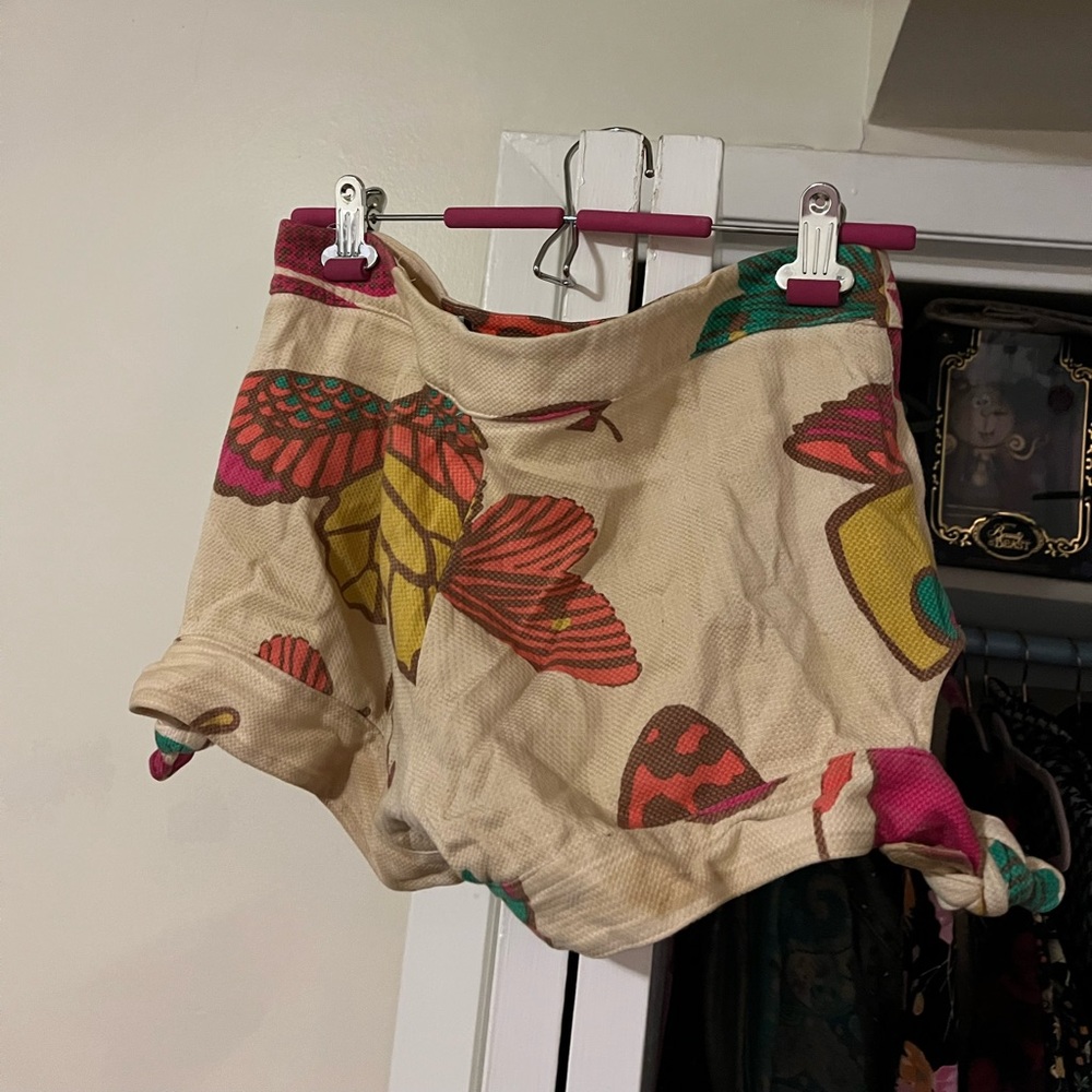Butterfly printed cream shorts